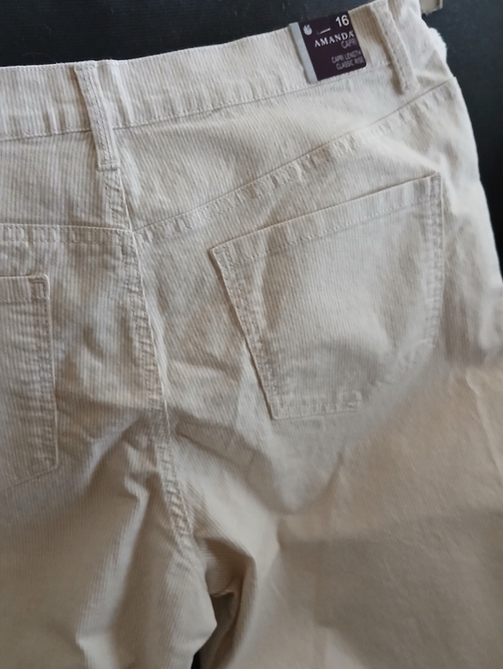 Amanda Capri - Picture 6 of 7